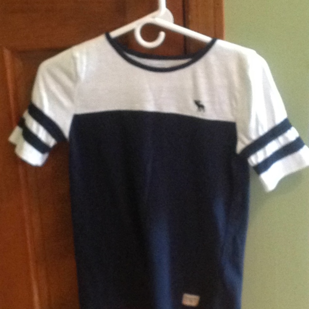 Girls abercrombie tee